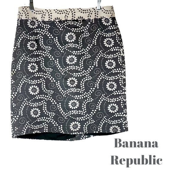 Banana Republic Dresses & Skirts - Banana Republic Gray & Cream Floral Pencil‎ Skirt NWOT